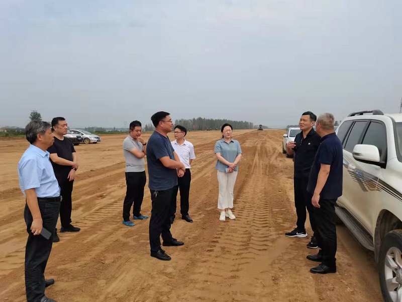 1630898995138.jpg 信阳市交通局局长朱时峰一行到许信9标协调剩余电力拆迁工作-yang.jpg