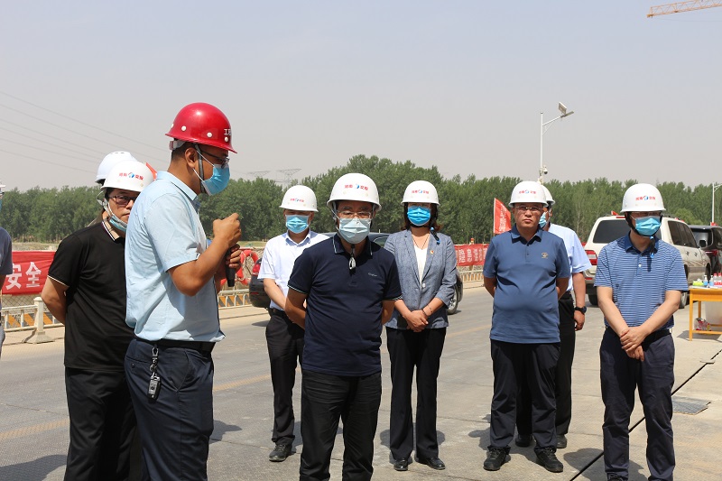 水利部黄河水利委员会副主任牛玉国到阳新高速公路黄河特大桥项目检查防汛工作-2.jpg