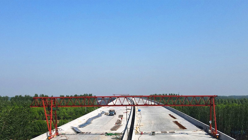 阳新高速公路黄河特大桥主体工程右幅半幅顺利贯通.jpg